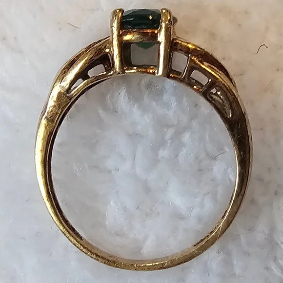 Vintage 1980 Oval Cut Emerald Gemstone and Gold Ring - Picture 5 of 5